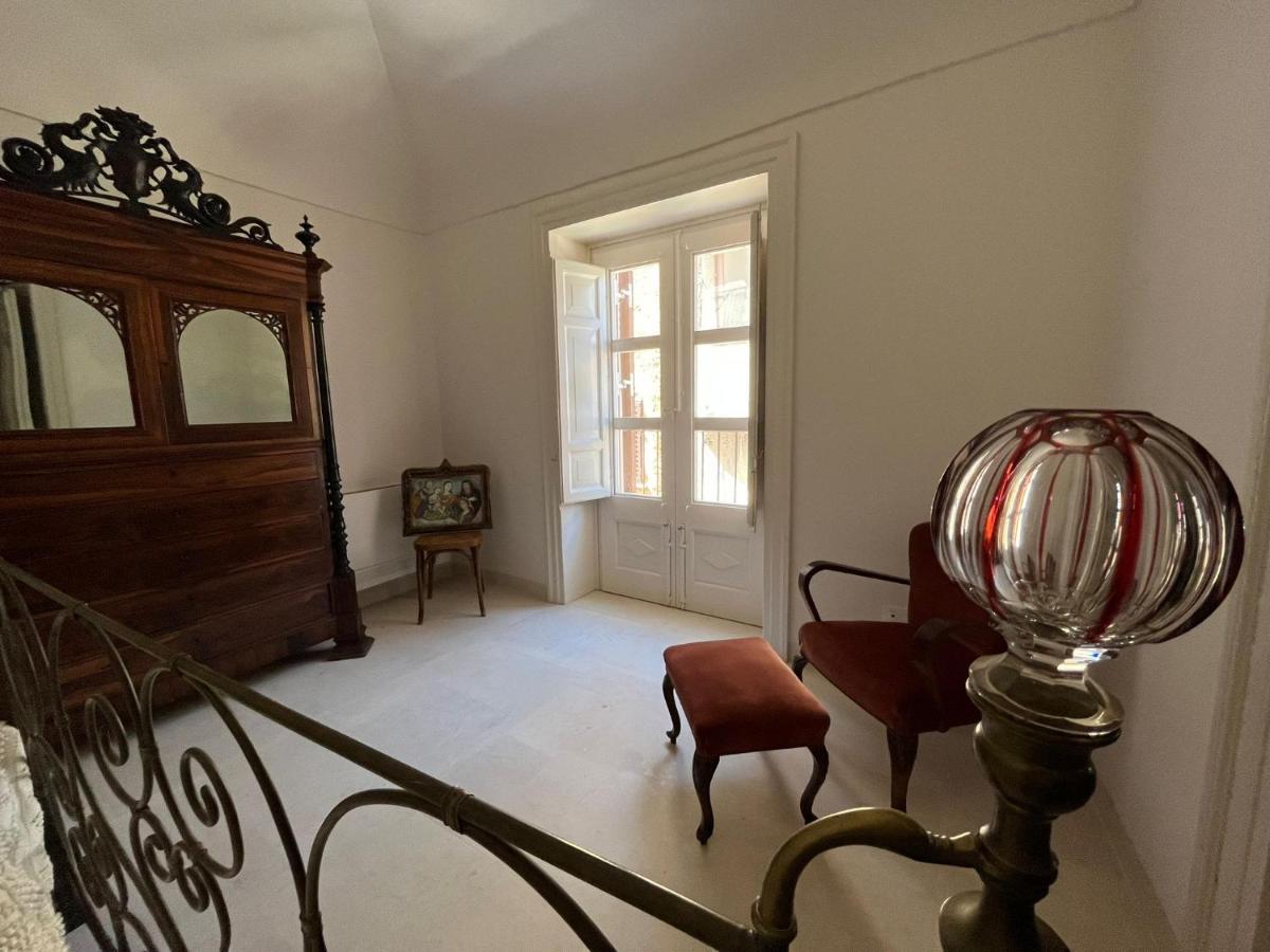 Bed and Breakfast Palazzo Triolo - Dimora Di Charme Корлеоне Экстерьер фото